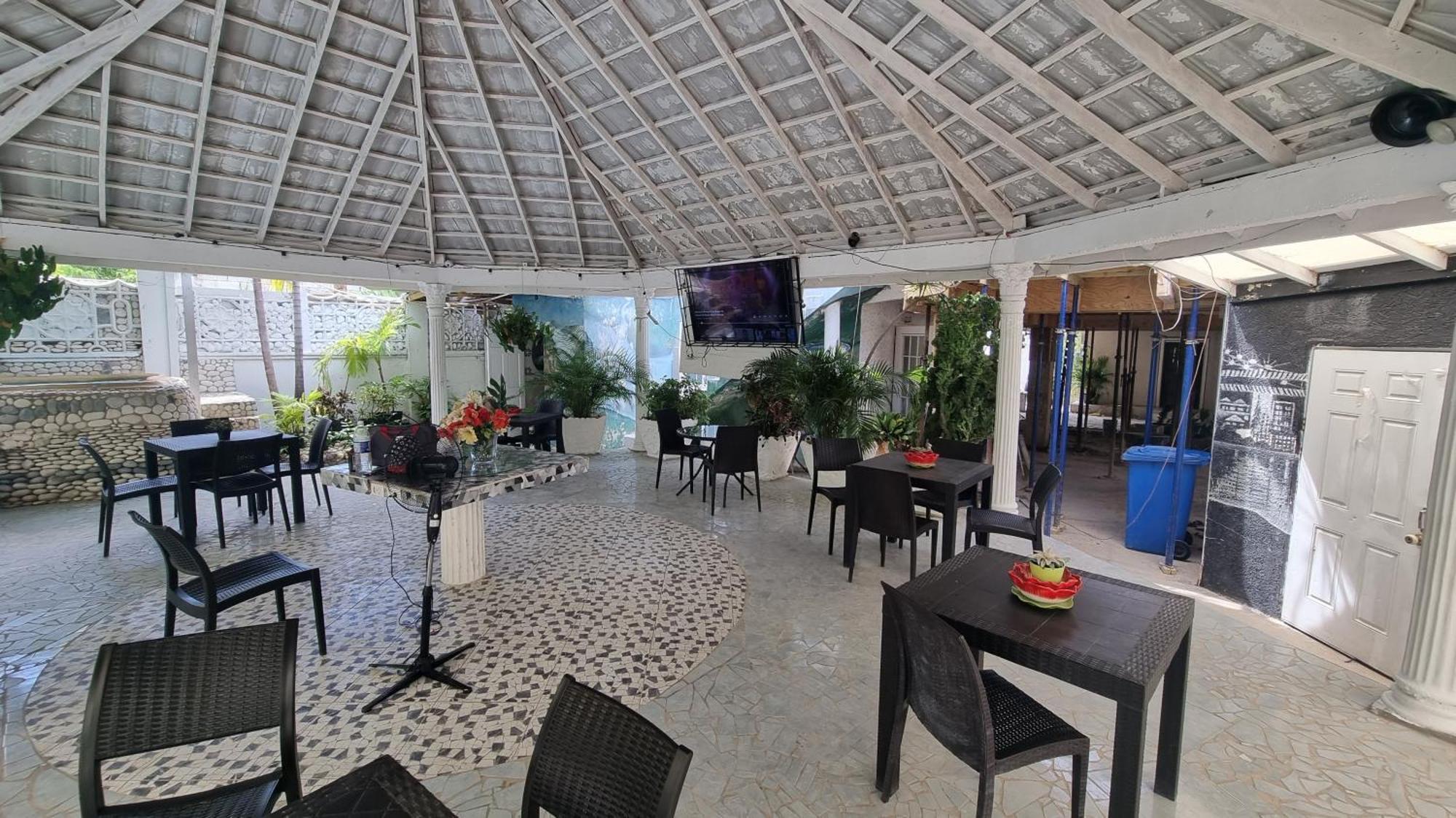 Little Savoy Guest House New Runaway Bay Exterior foto