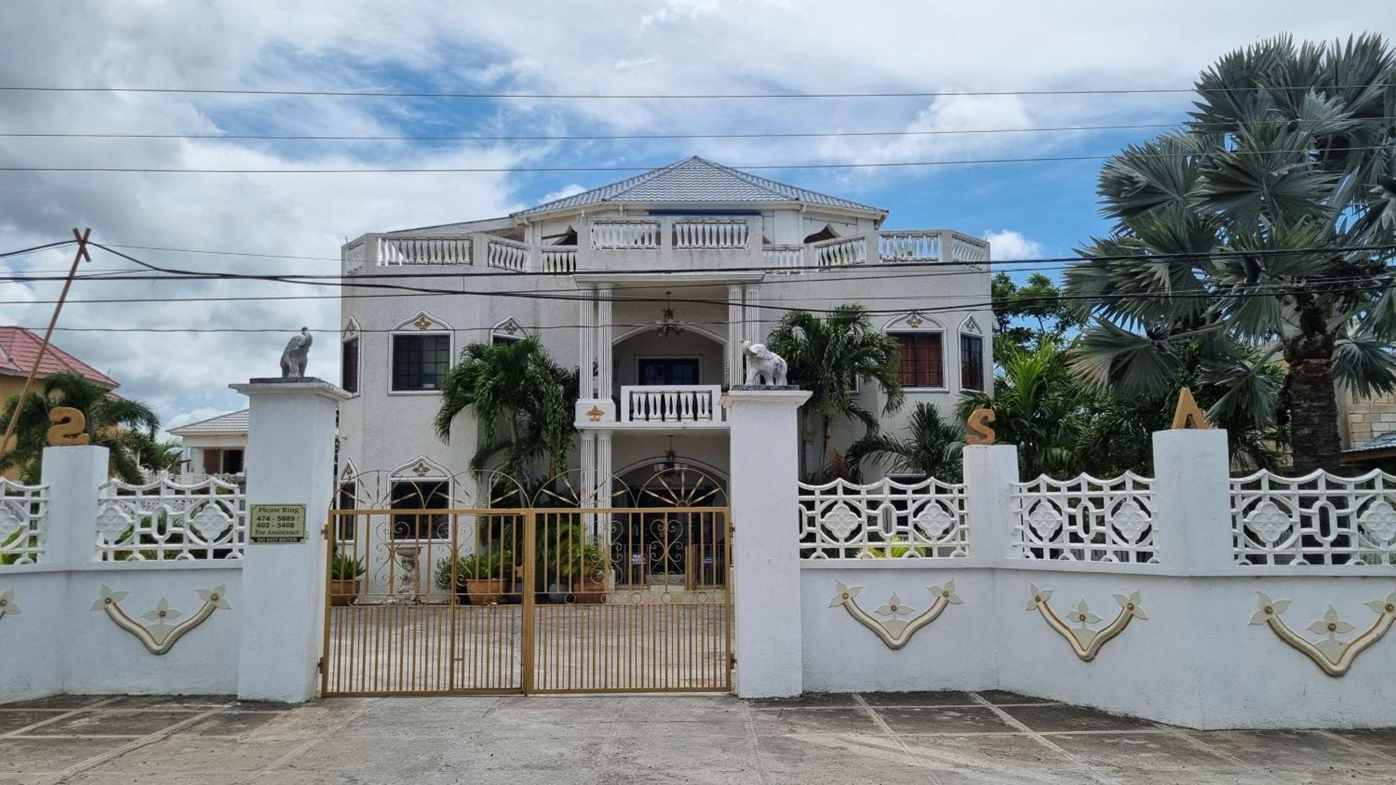 Little Savoy Guest House New Runaway Bay Exterior foto
