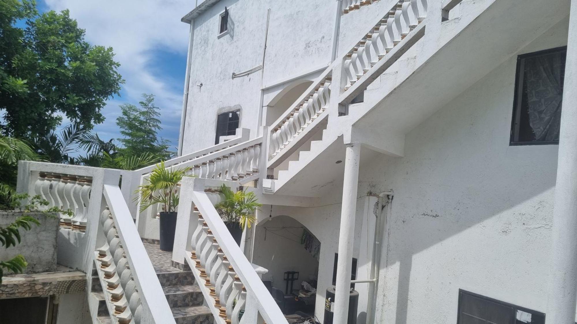 Little Savoy Guest House New Runaway Bay Exterior foto