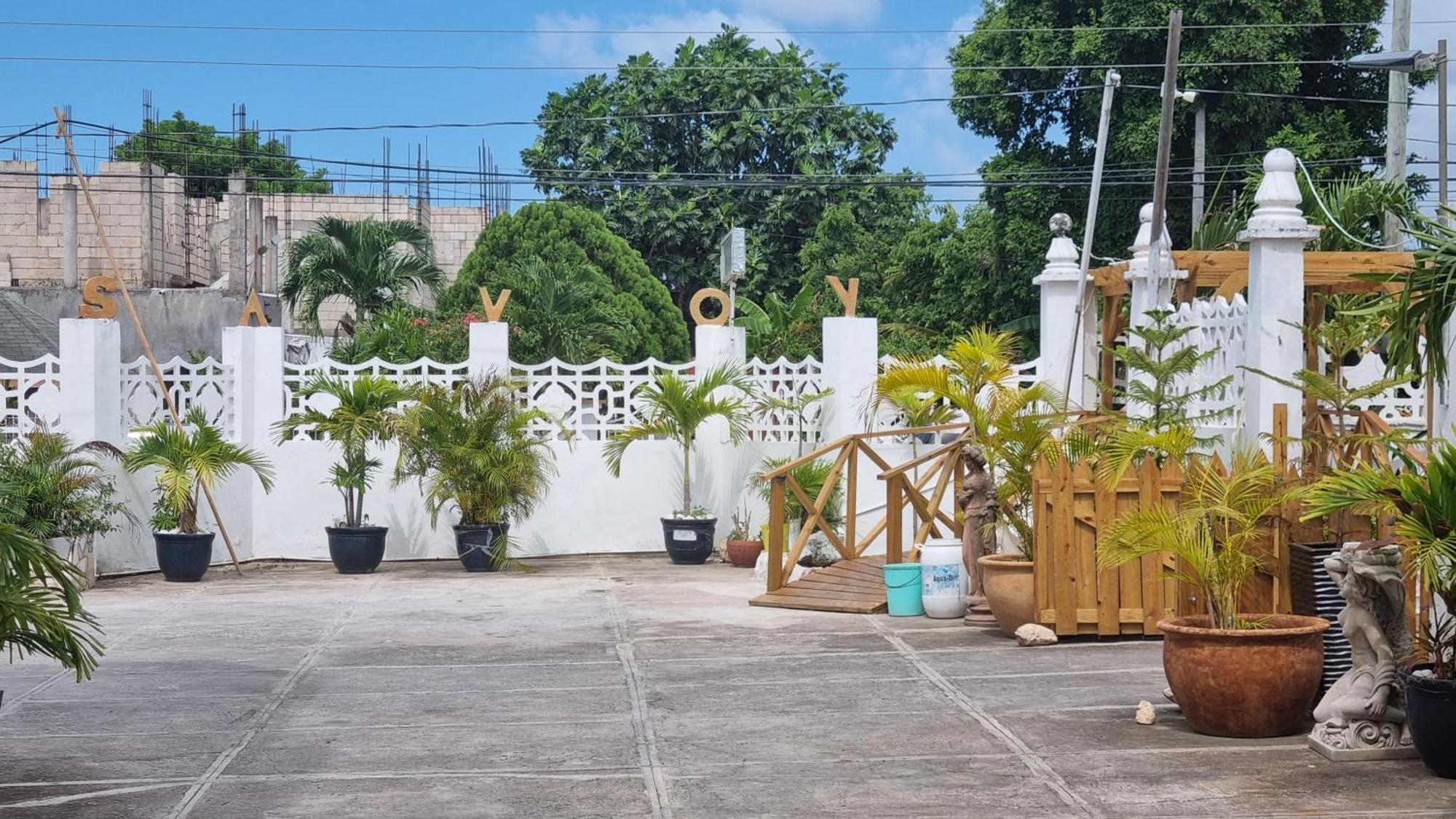 Little Savoy Guest House New Runaway Bay Exterior foto