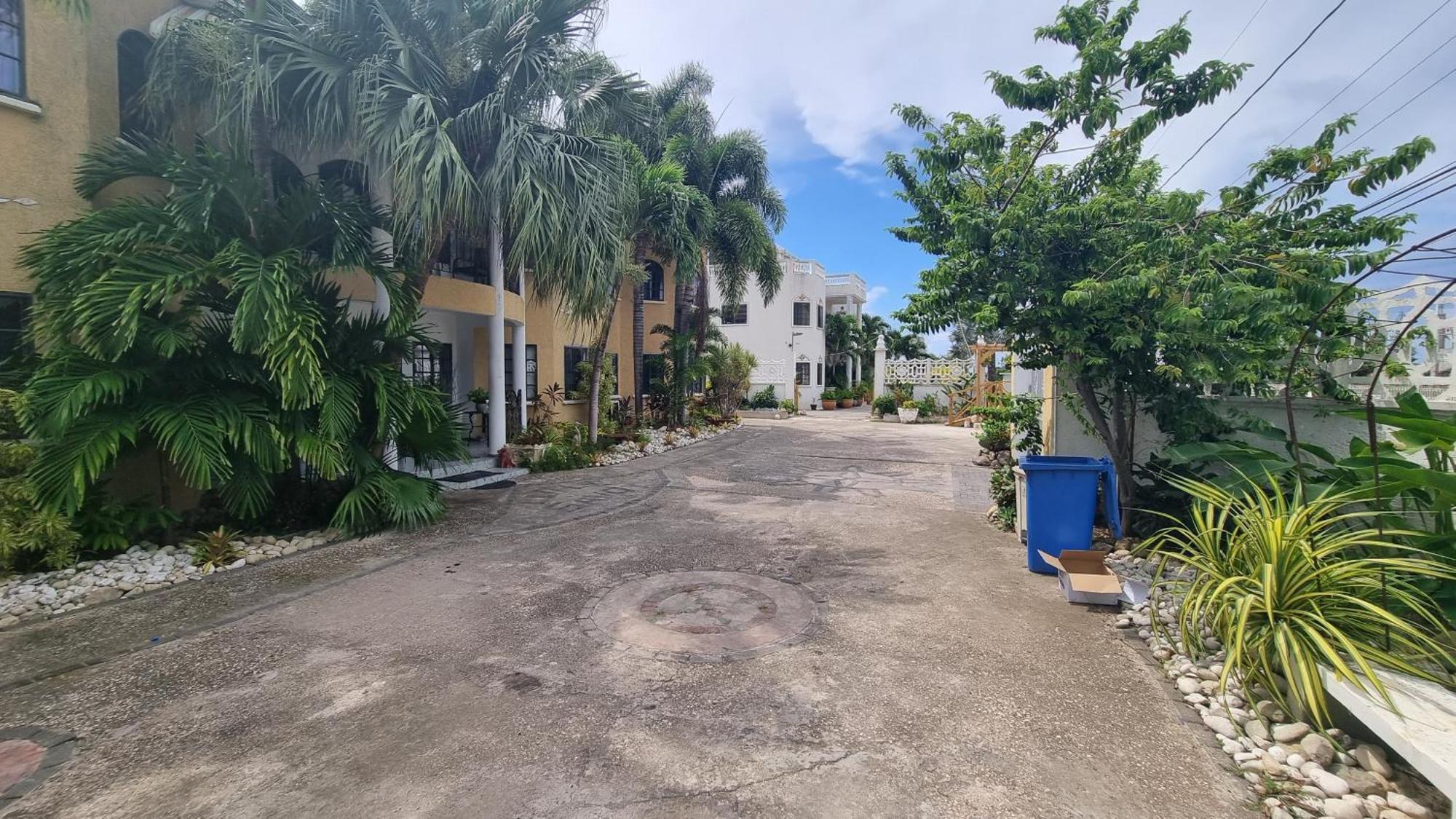 Little Savoy Guest House New Runaway Bay Exterior foto