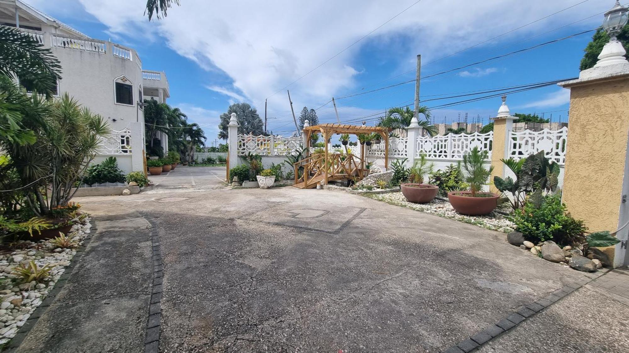 Little Savoy Guest House New Runaway Bay Exterior foto