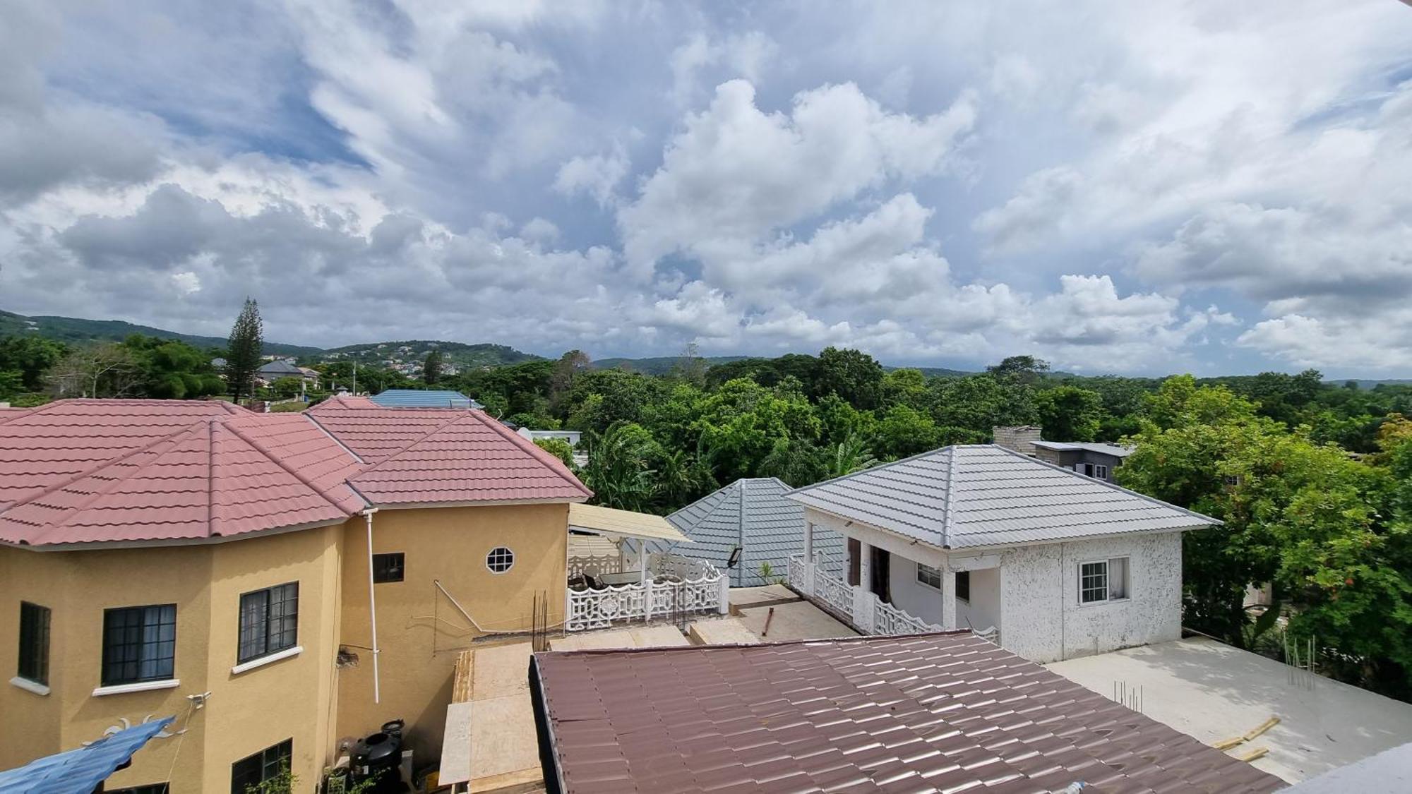Little Savoy Guest House New Runaway Bay Exterior foto